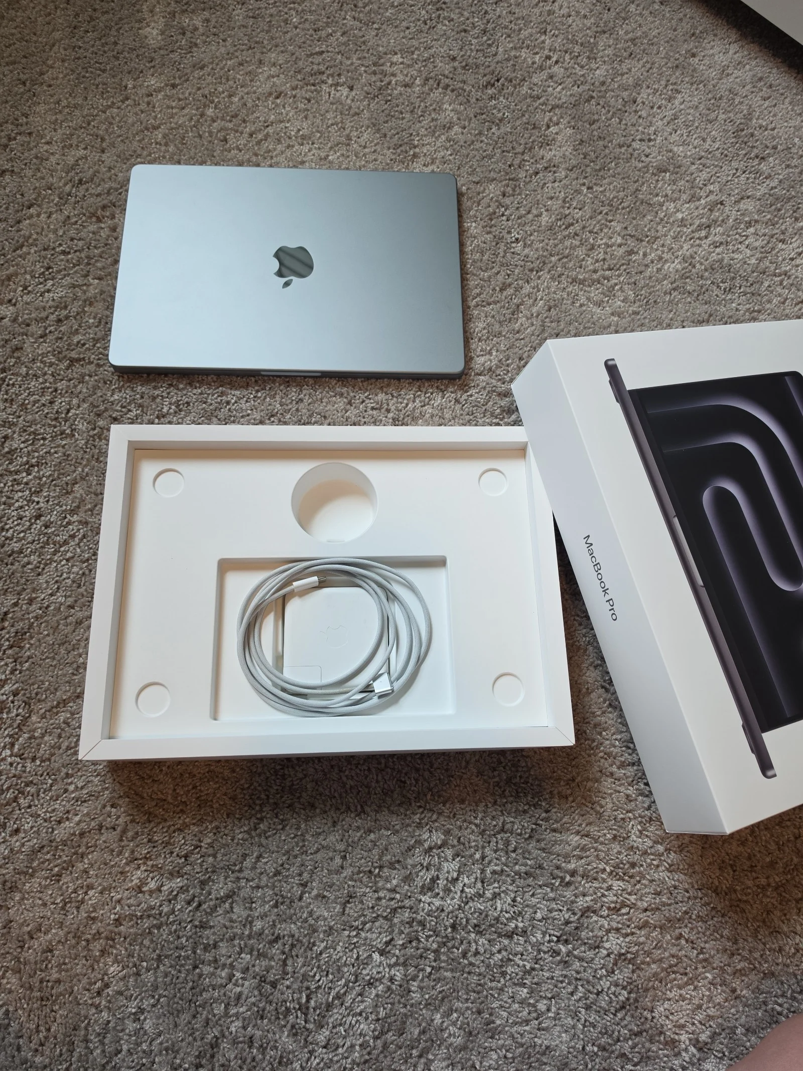 14-inch MacBook Pro - Space Gray - Apple M1 F0C9U