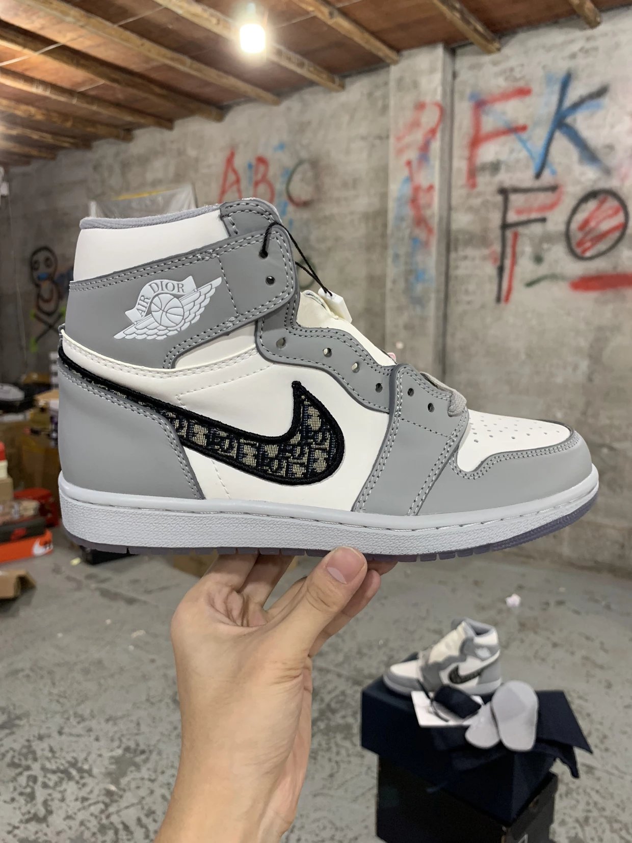 Air Jordan 1 Retro High Dior Sneaker