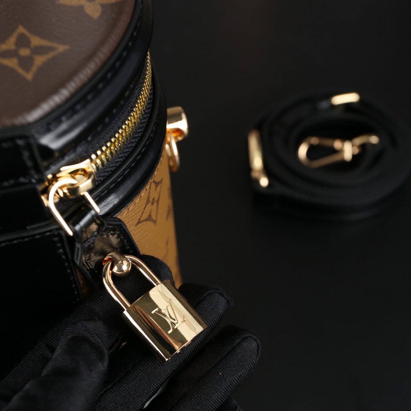 CANNES REVERSE MONOGRAM CANVAS 17CM