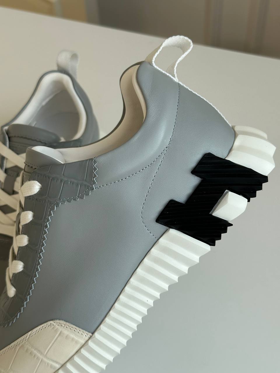 Grey & Cream Croc Embossed Leather Gear Sole Lace-Up Casual Sneakers