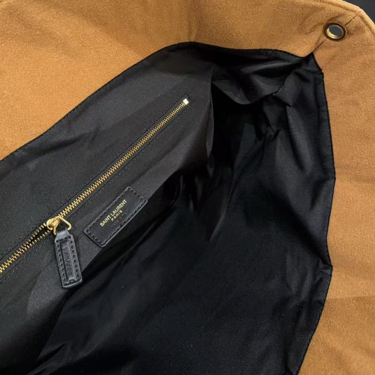 ICARE IN QUILTED LAMBSKIN BROWN 34X32CM