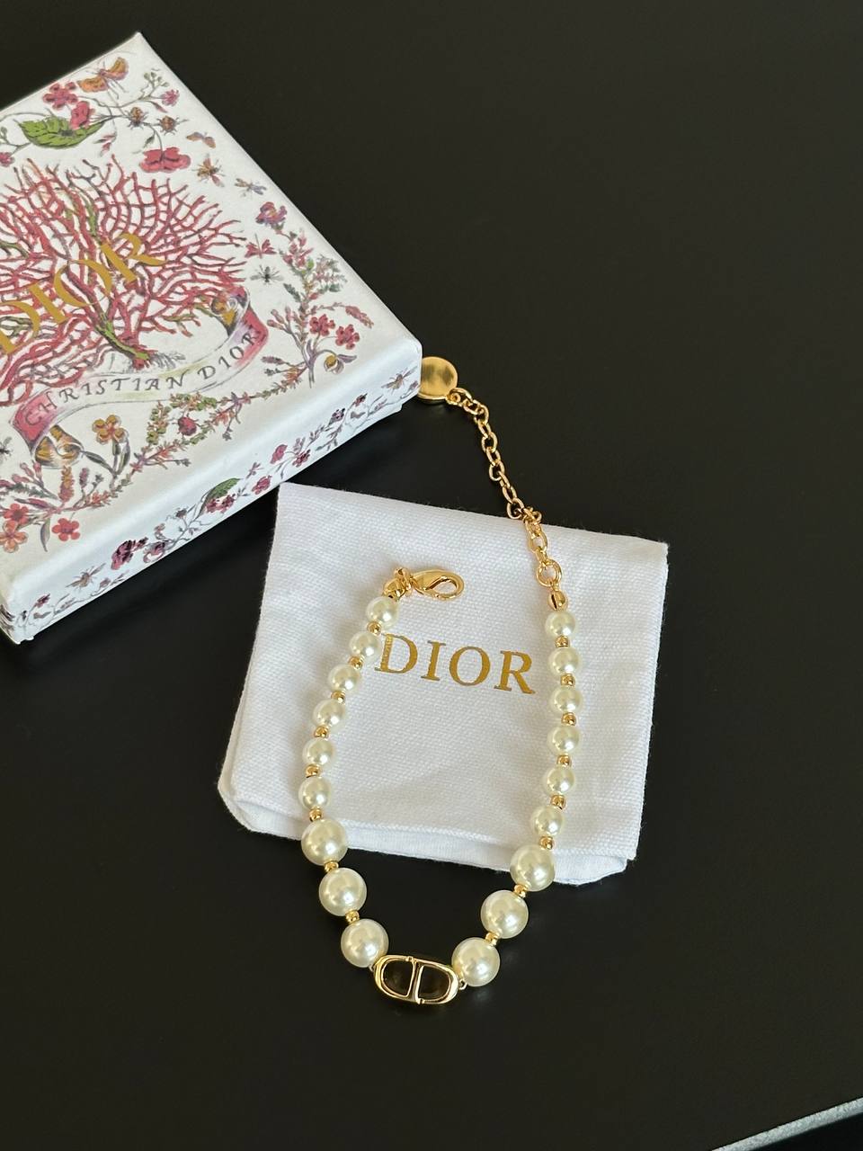 Dior Gold Metal CD Logo Gradient Size Pearl Adjustable Bracelet