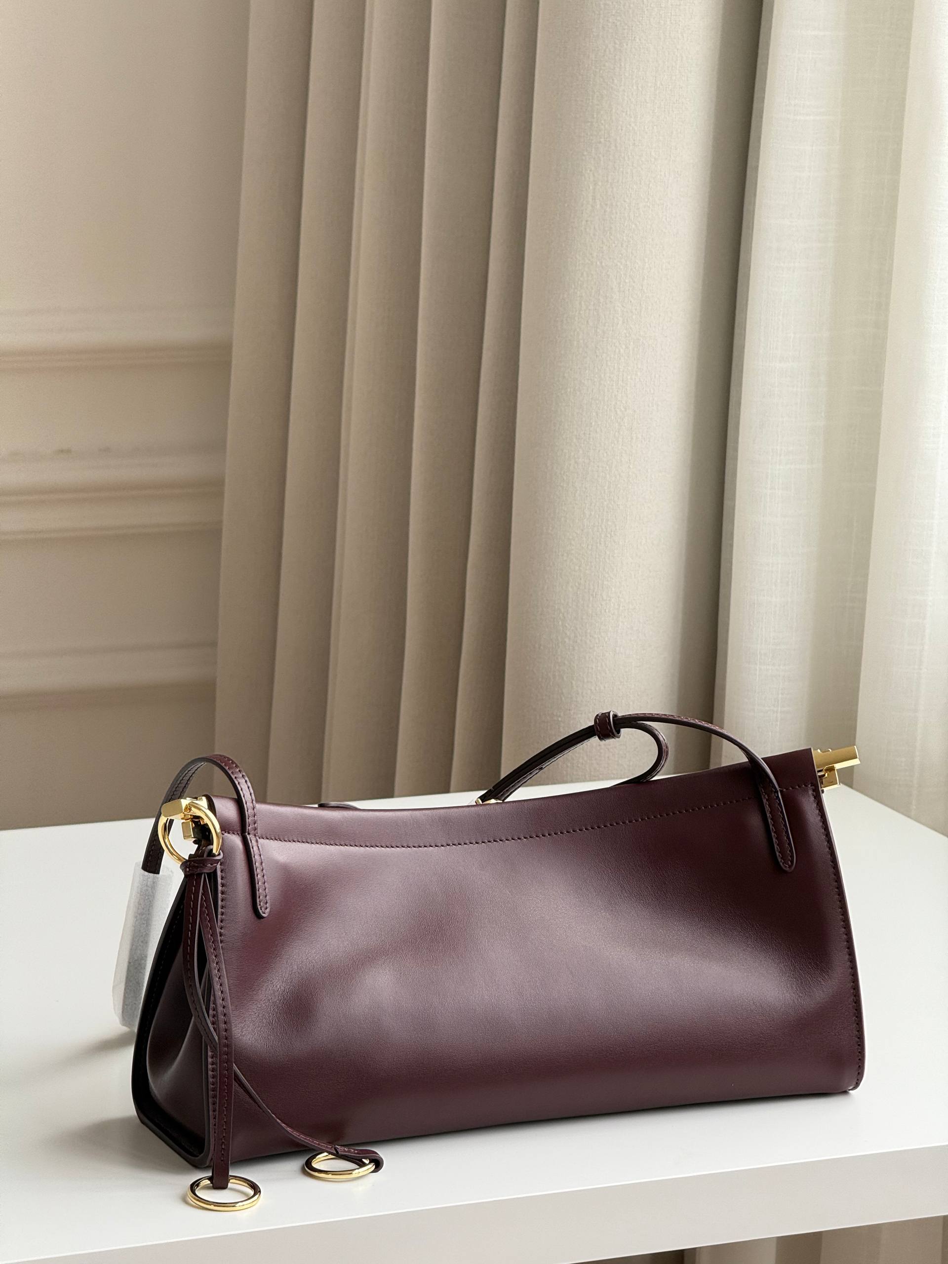 ALAÏA Le Teckel shoulder bag