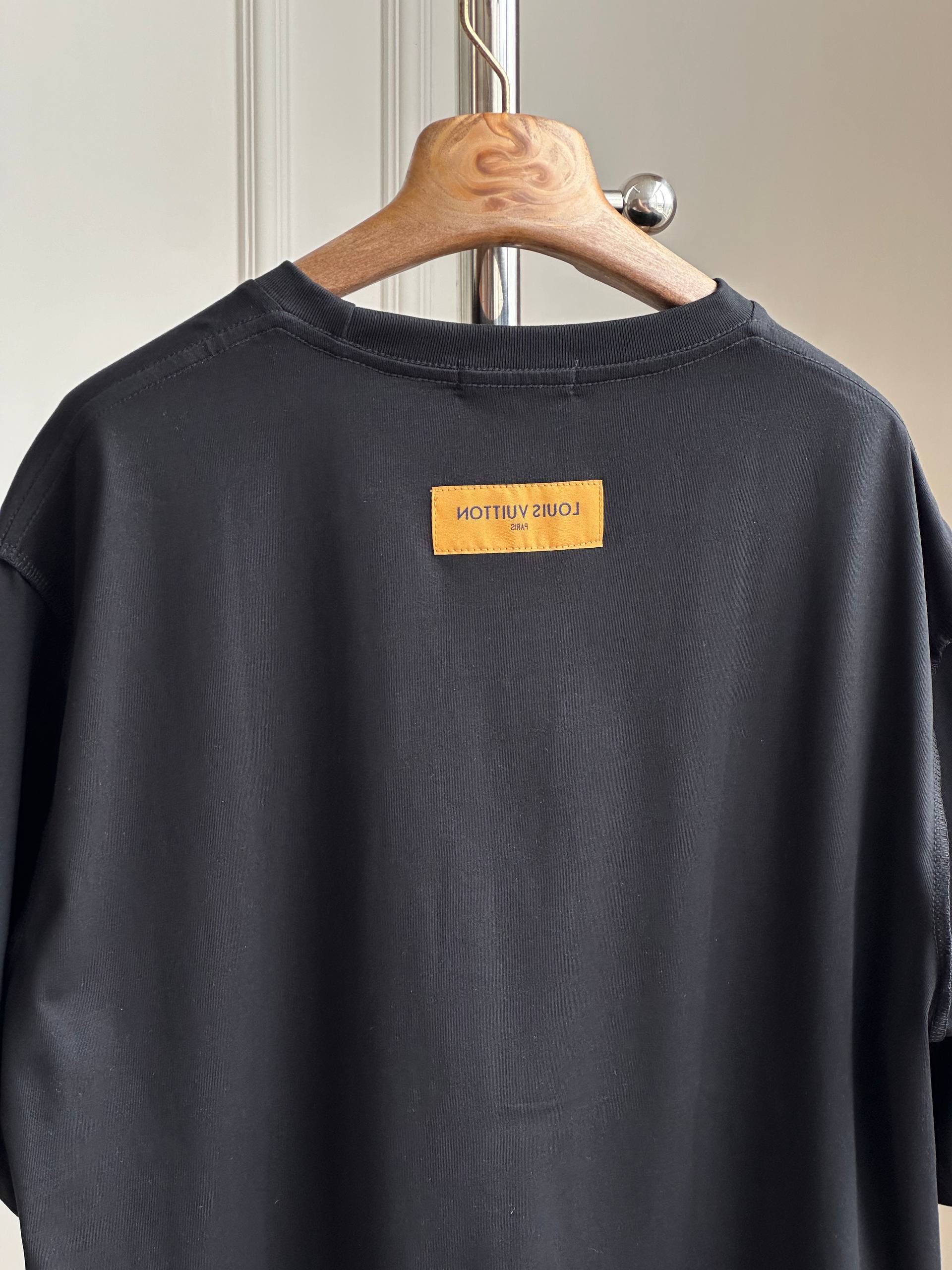 LV Logo Black Short-sleeve T-shirt