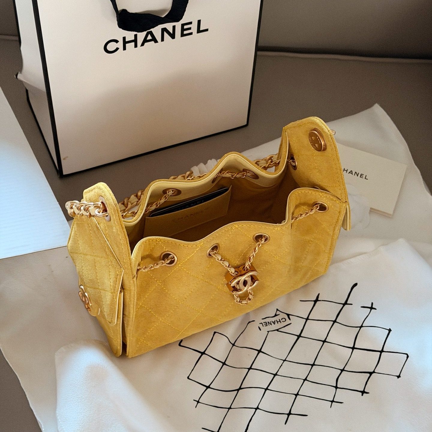 CHANEL 25 LIGHT YELLOW 22CM*15CM