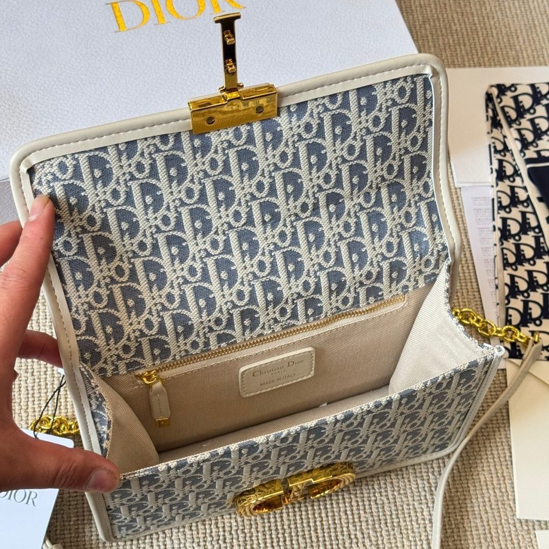 30 MONTAIGNE EAST-WEST BAG WITH CHAIN