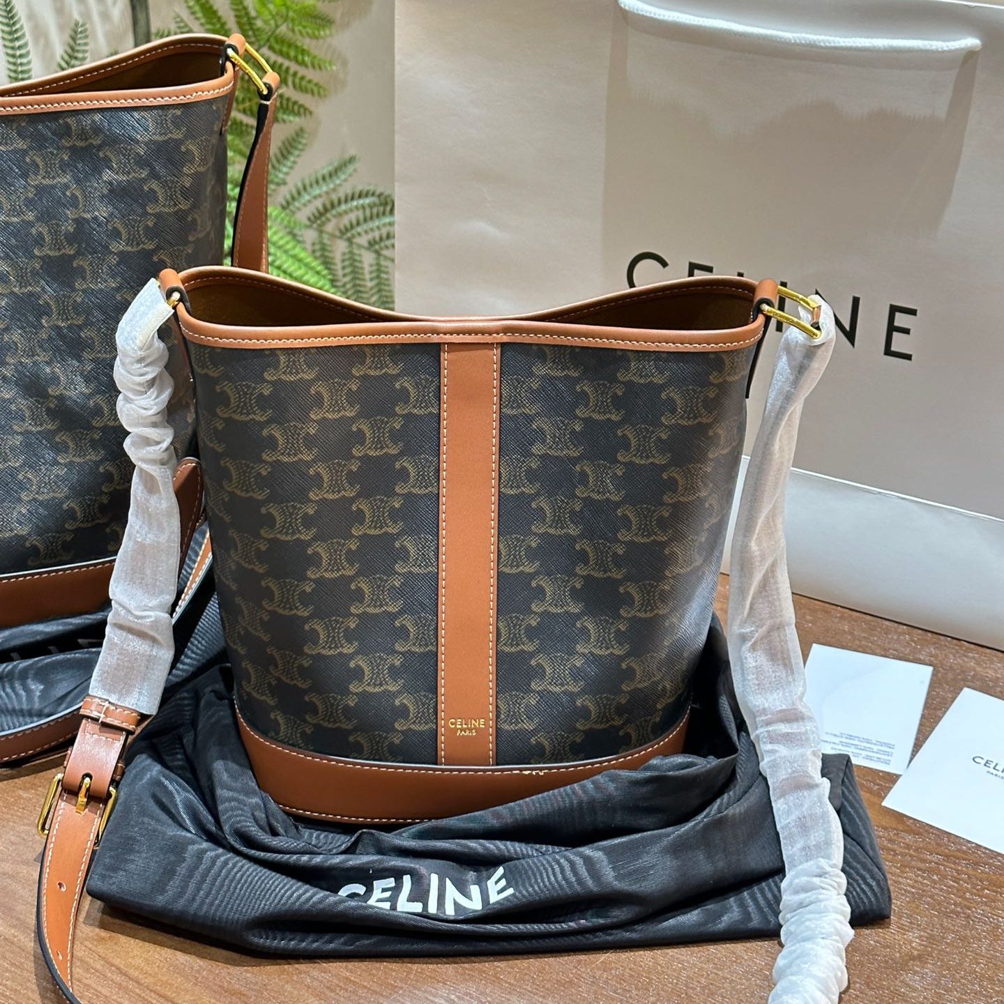 MEDIUM BUCKET IN TRIOMPHE CANVAS ANDCALFSKIN