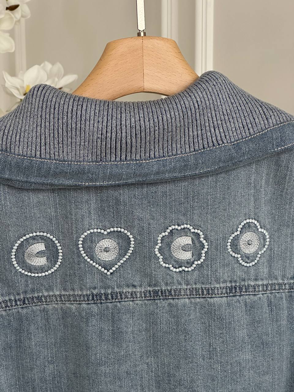 CHANEL Heart Pearl Interlocking CC Embroidery Collared Washed Denim Jacket