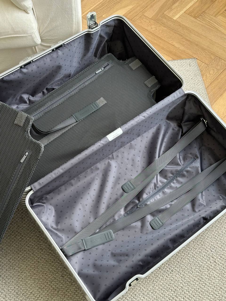 RIMOWA Classic Silver Aluminum-Magnesium Alloy 4-Wheel Trolley Suitcase