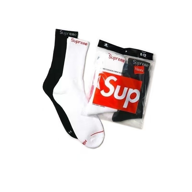 Supreme socks black and white