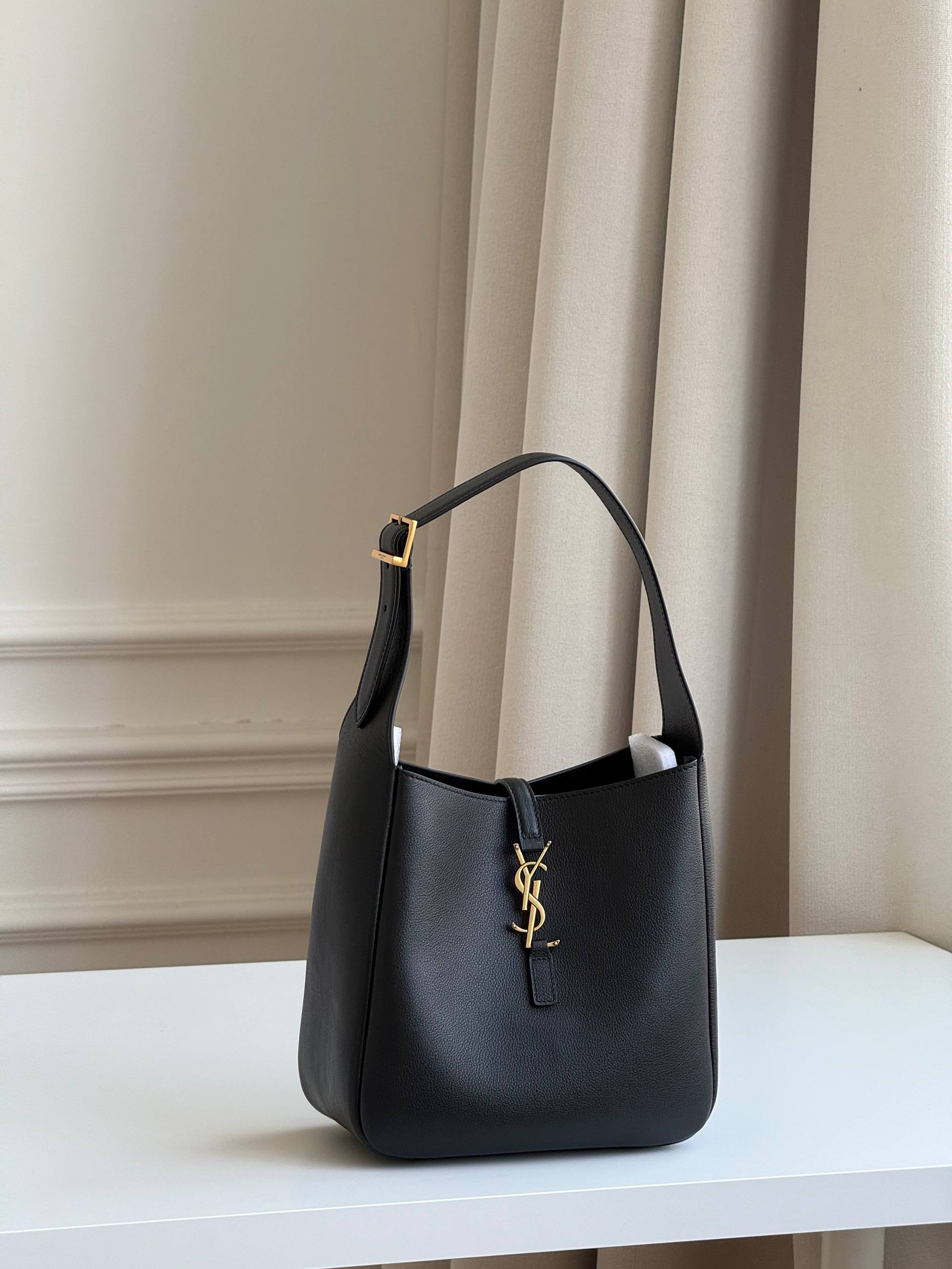 Saint Laurent Le 5 à 7 Small Hobo Bag