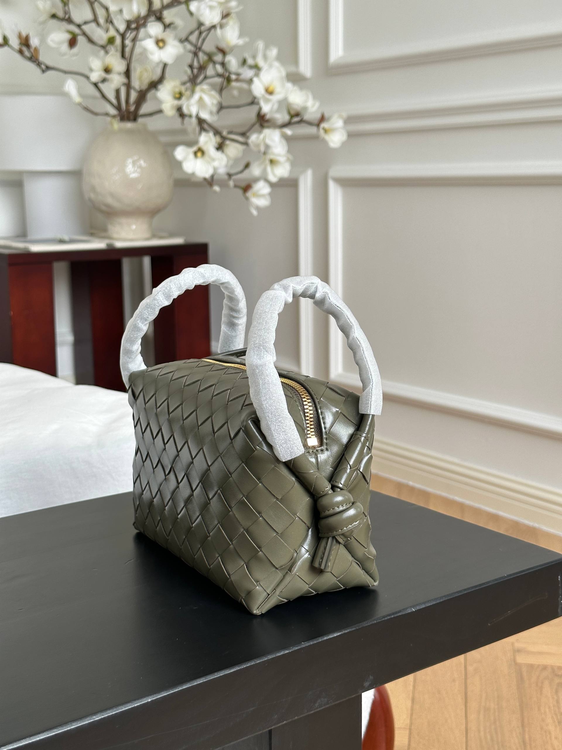 Bottega Veneta Olive Green Intrecciato Woven Knot Handle Crossbody Camera Bag