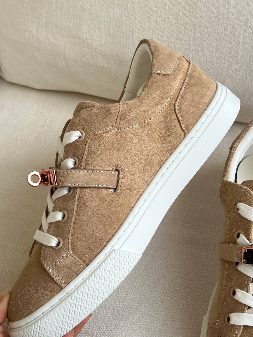 Hermès Khaki Suede Kelly Lock Low-Top Casual Sneakers