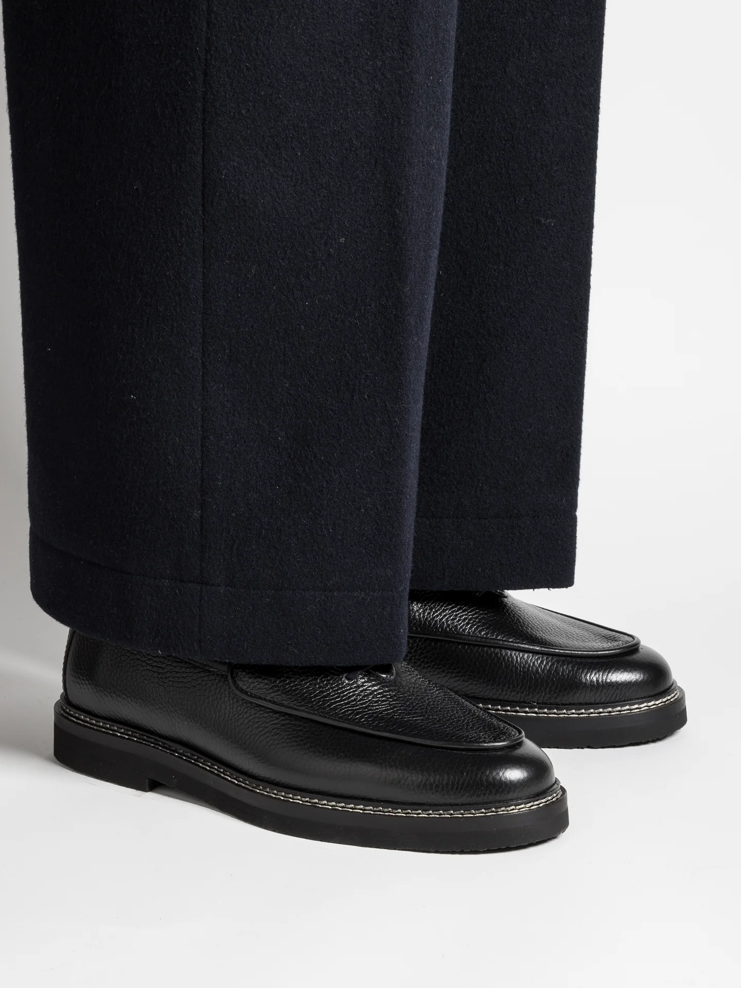 OLIVIER BLACK GRAINED