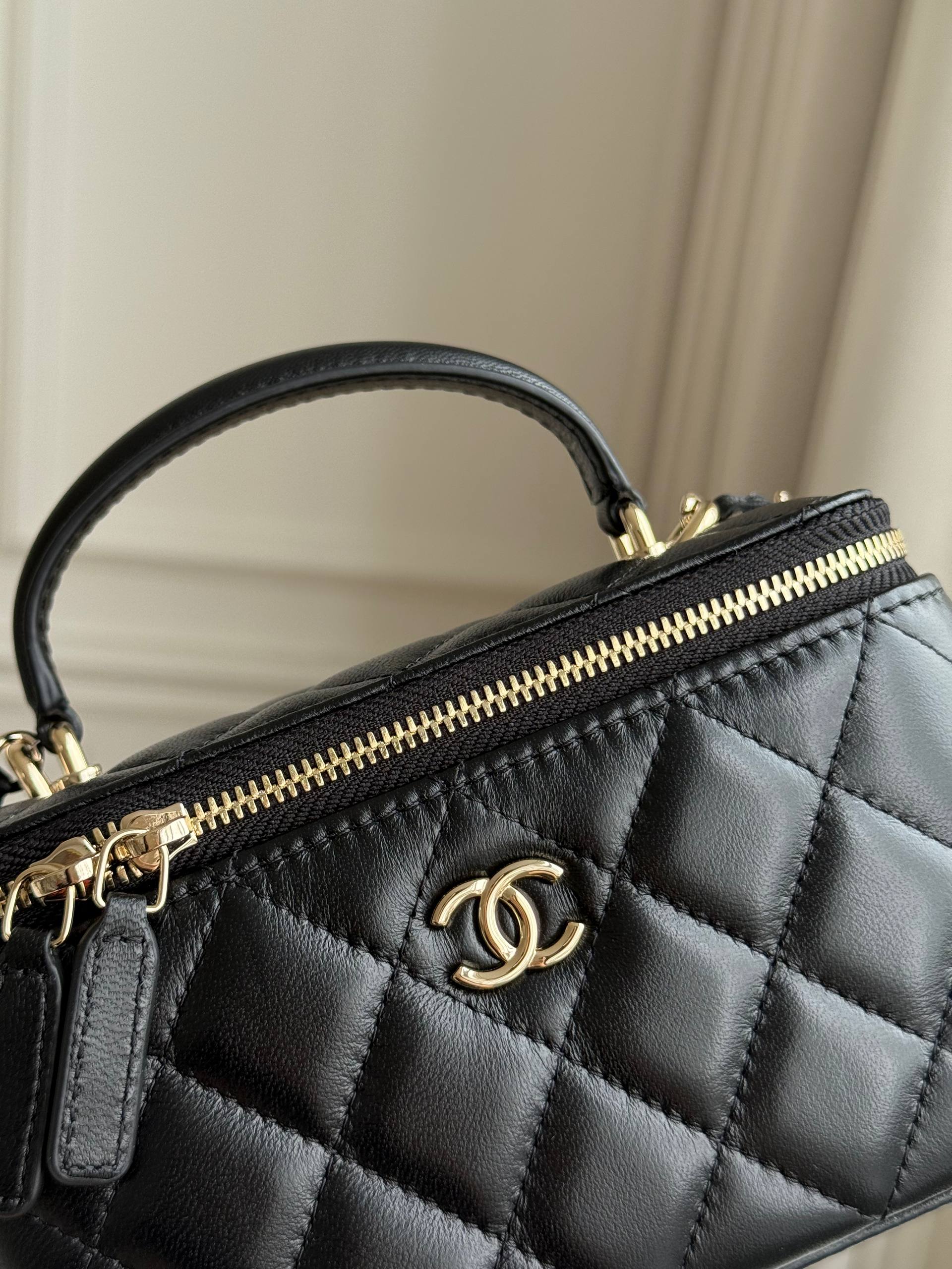 CHANEL Vanity