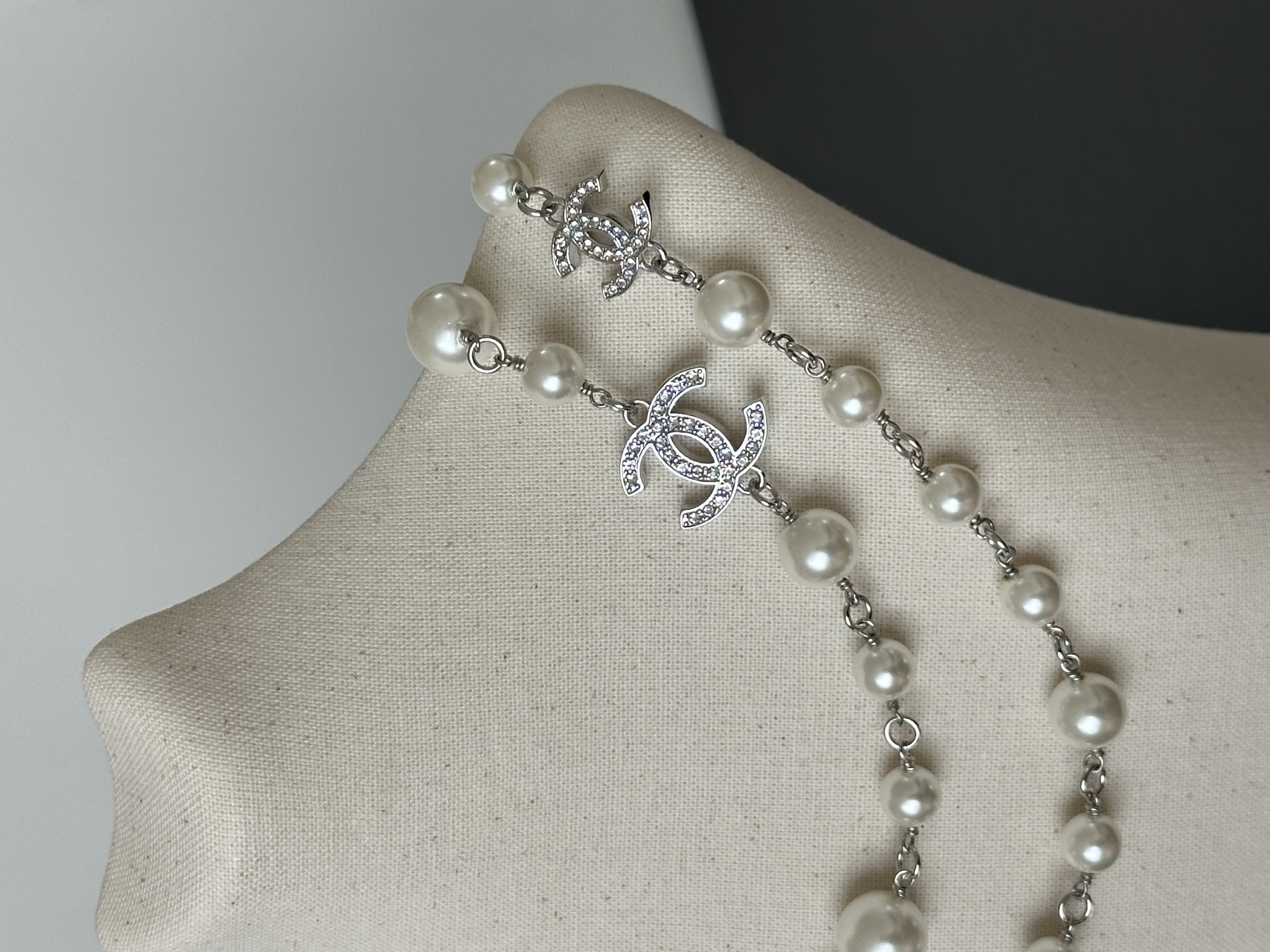 CHANEL Graduated Pearl Long Necklace