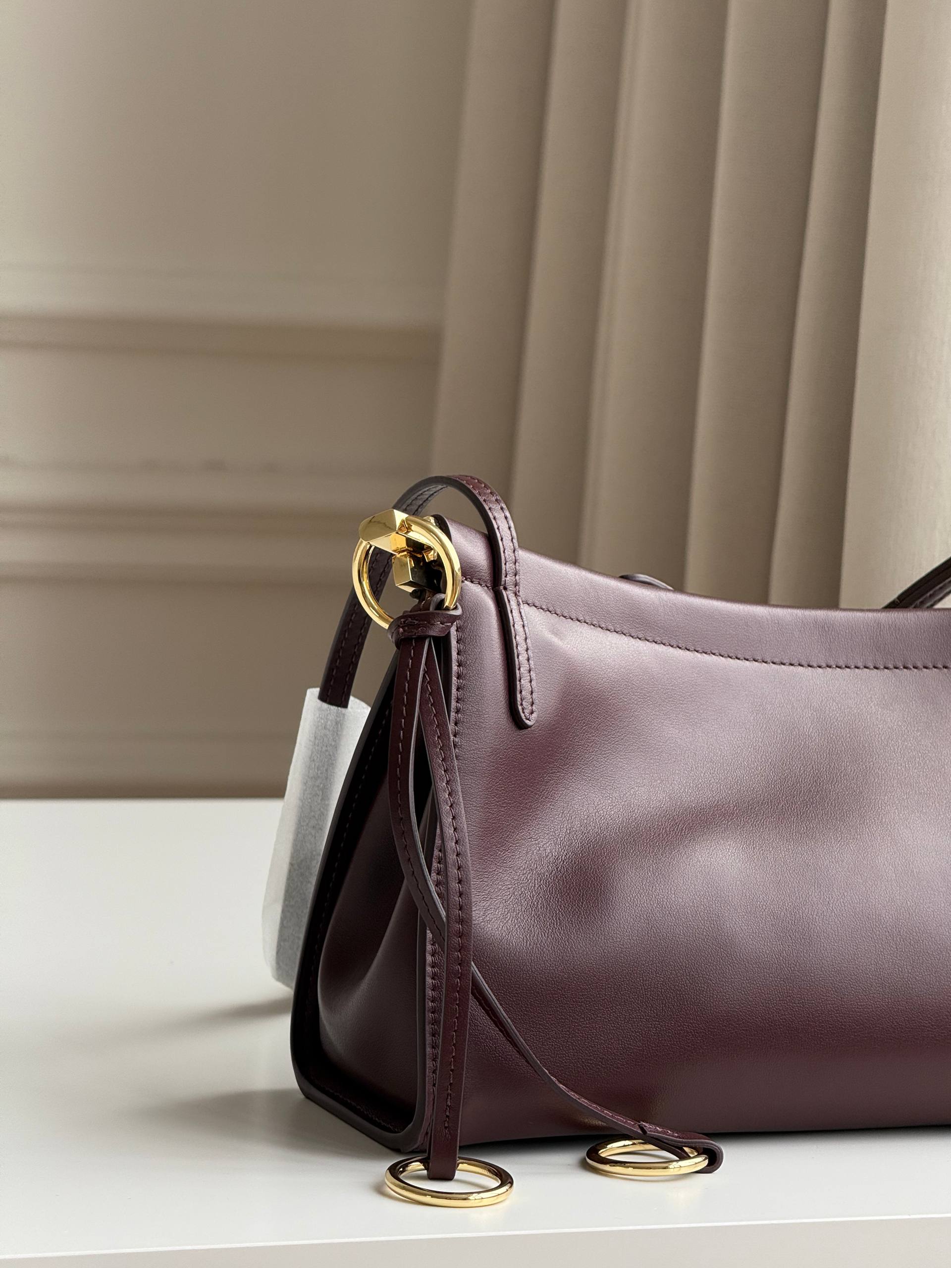 ALAÏA Le Teckel shoulder bag