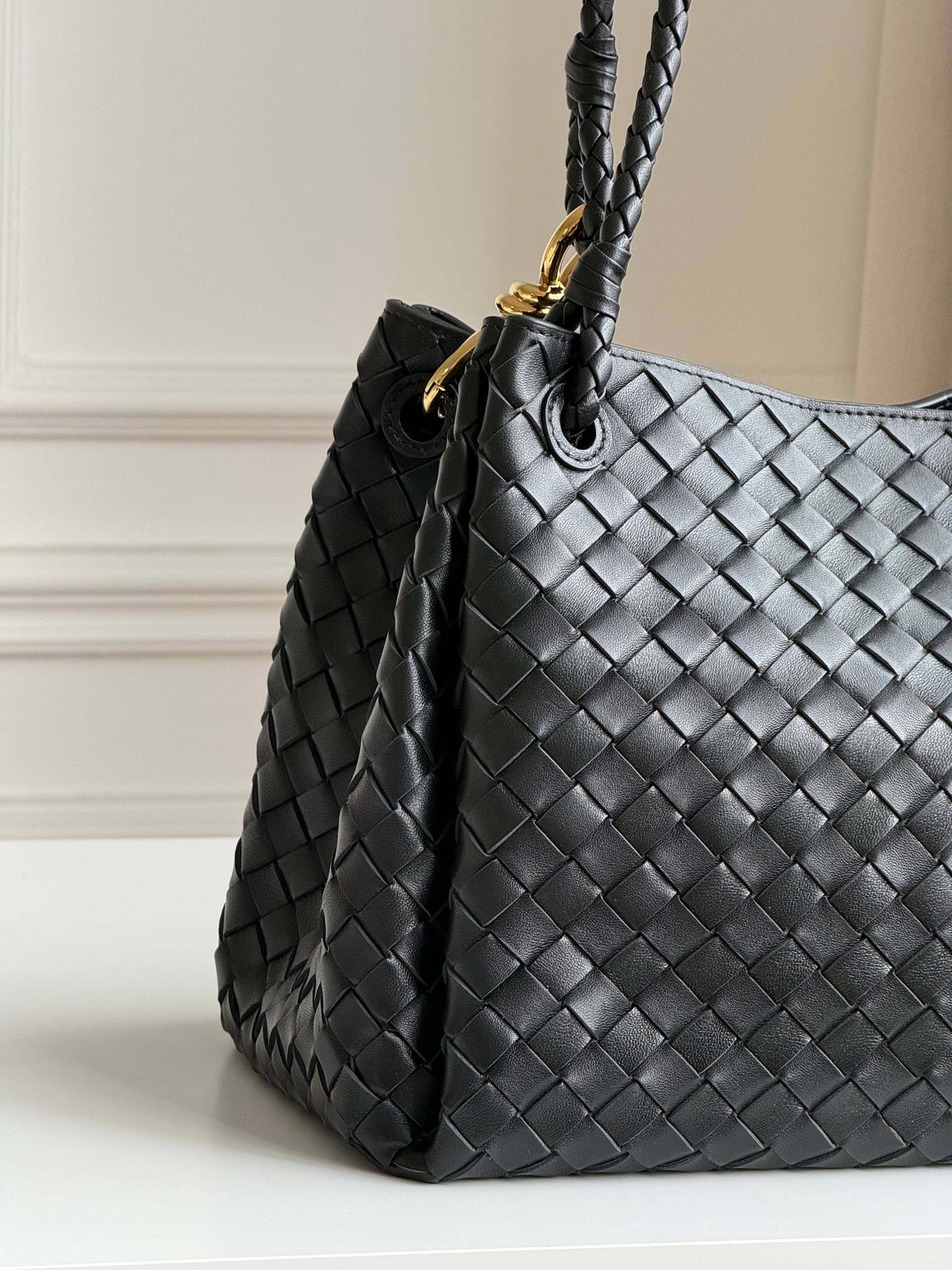 Bottega Veneta Andiamo Medium Intrecciato Leather Tote Bag