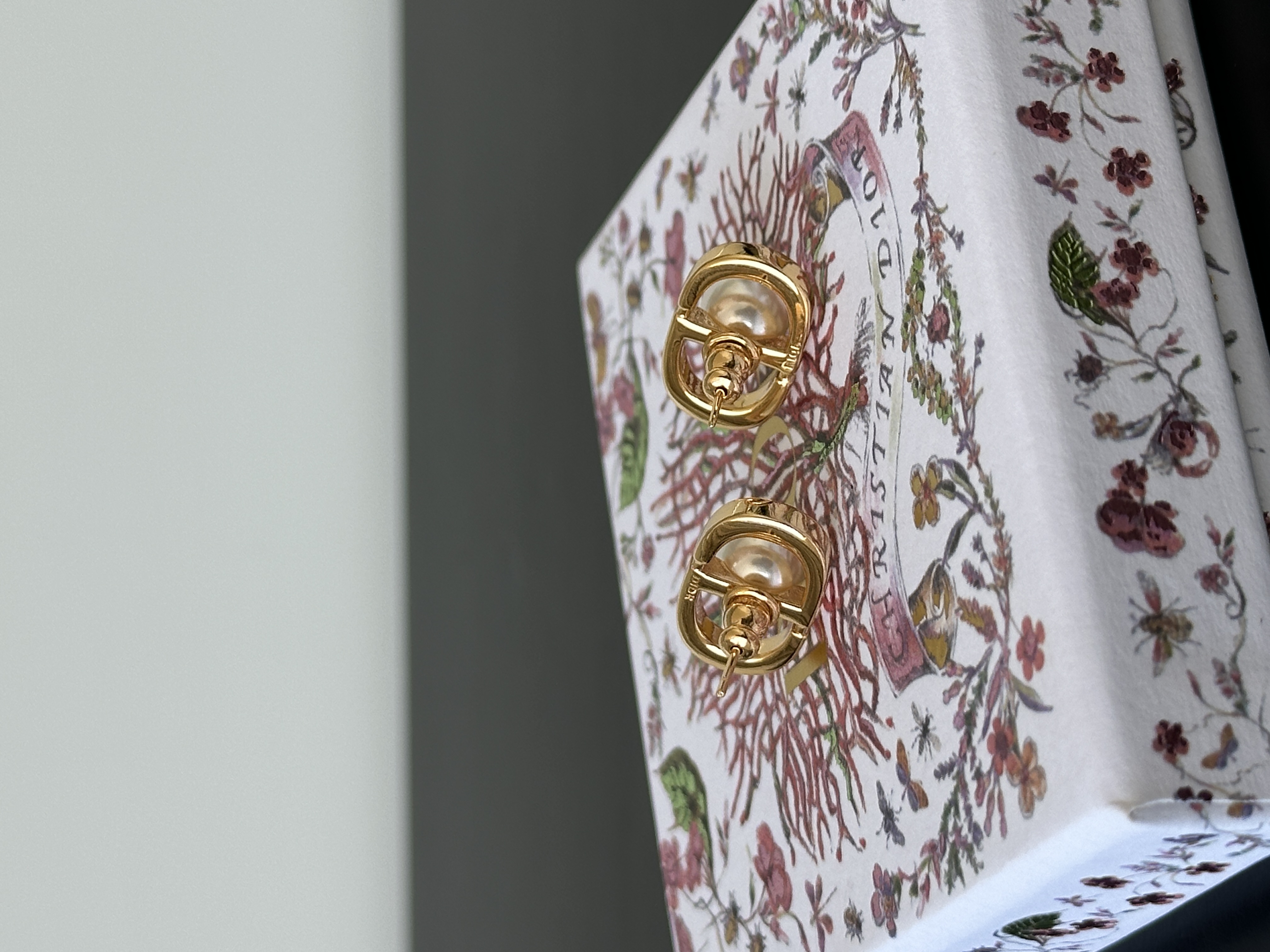 Dior 30 Montaigne CD Pearl Earrings