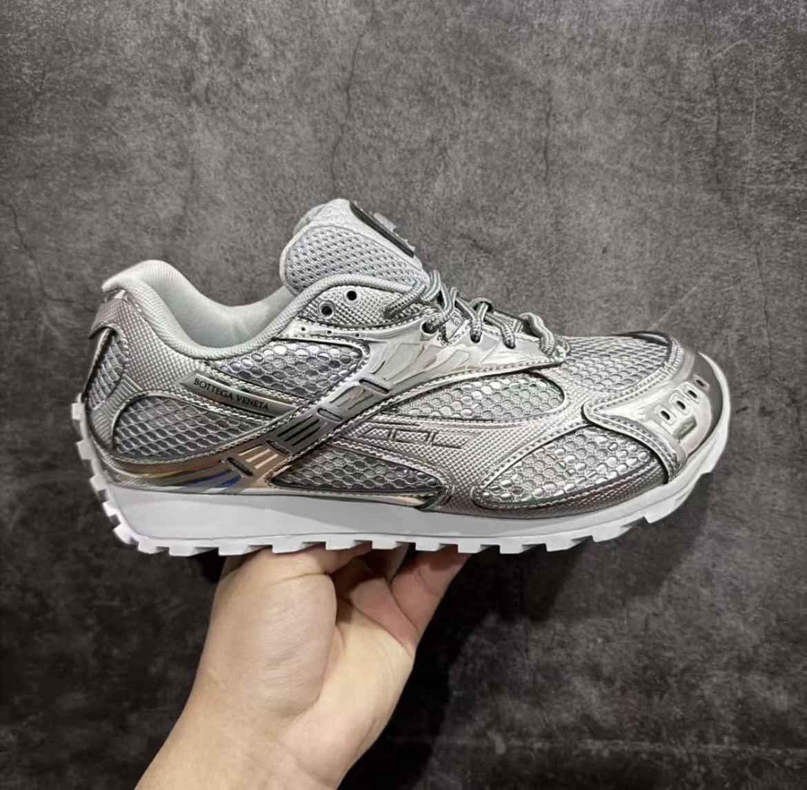 BOTTEGA VENETA Orbit Runner Silver Grey
