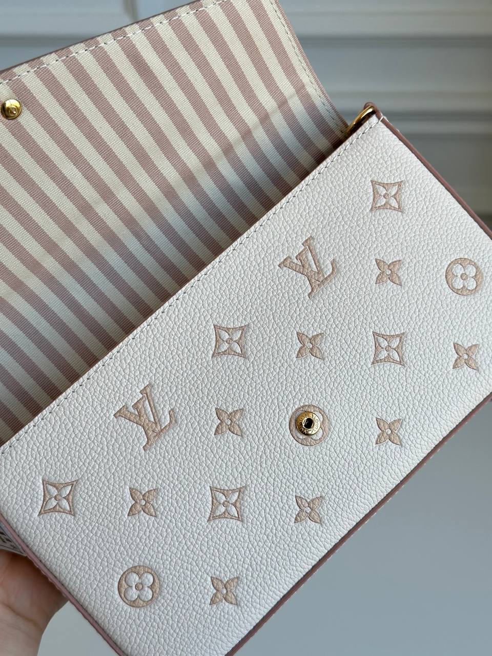 Louis Vuitton Off-White Embossed Monogram Empreinte Leather Felicie Envelope Chain Crossbody Bag