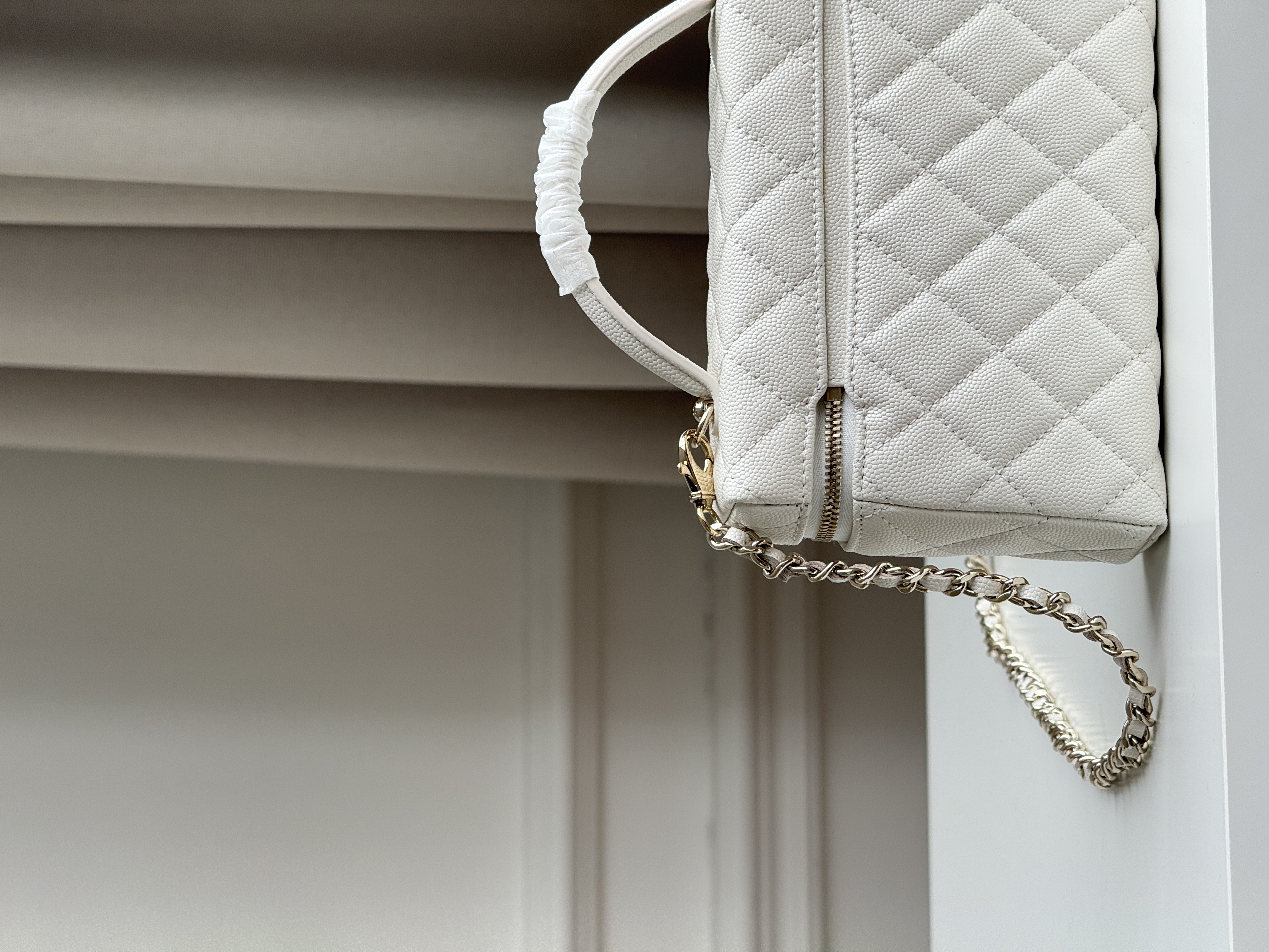 CHANEL 25C/25P Long Vanity Case with Chain