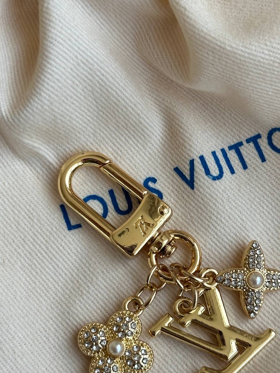 Louis Vuitton Gold Metal LV Logo Four-Leaf Flower Star Bag Charm Keychain