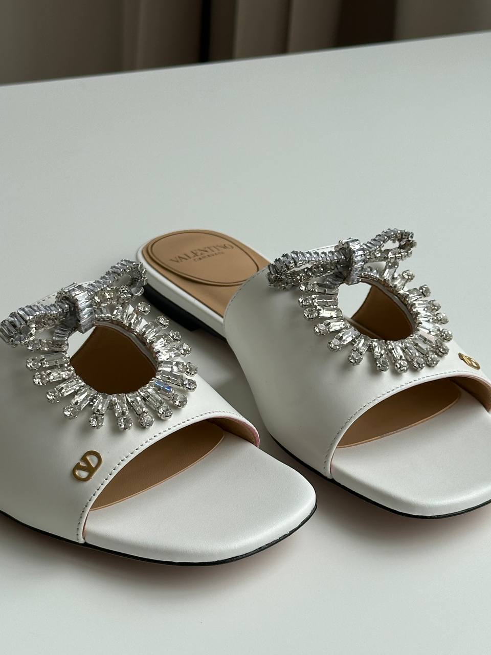 Valentino White Smooth Calfskin Crystal Sun Ring Bow Flat Slide Sandals