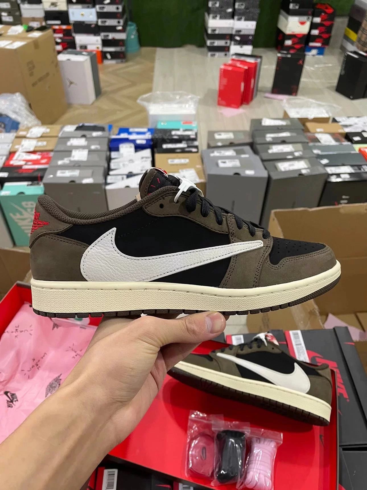 Travis Scott Air Jordan 1 Low Mocha