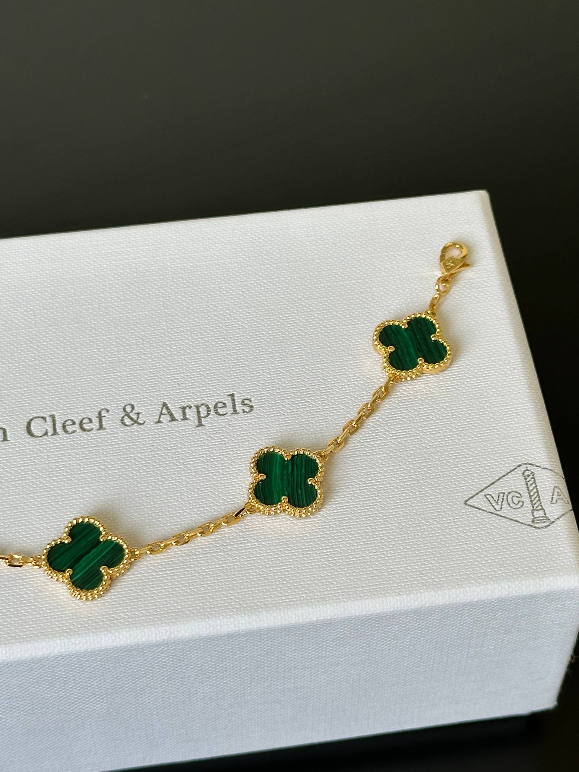 VCA Malachite 5-Motifs Bracelet