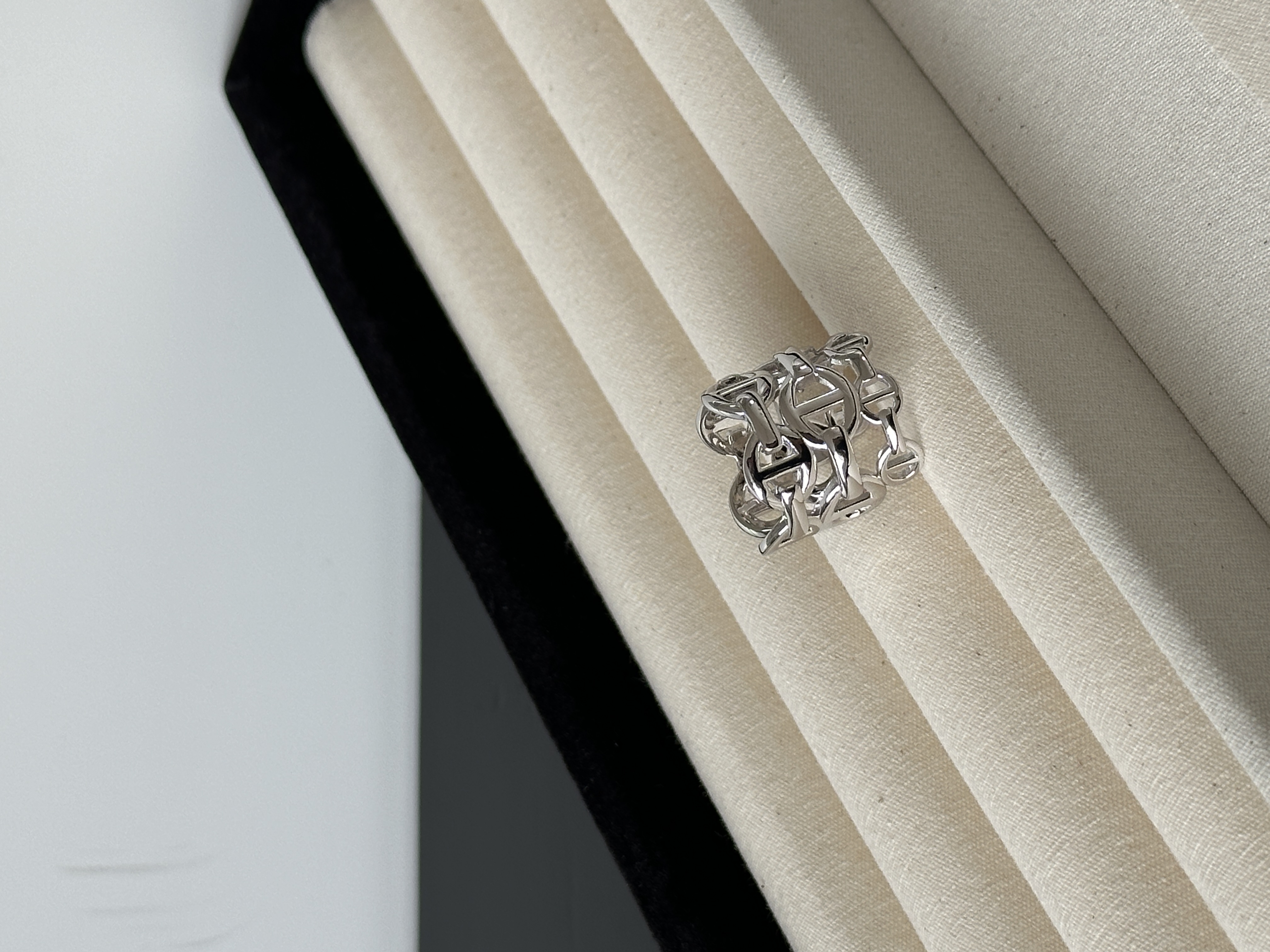 Hermès Chaine d’Ancre Enchaînée Three-Row Pig Nose Ring