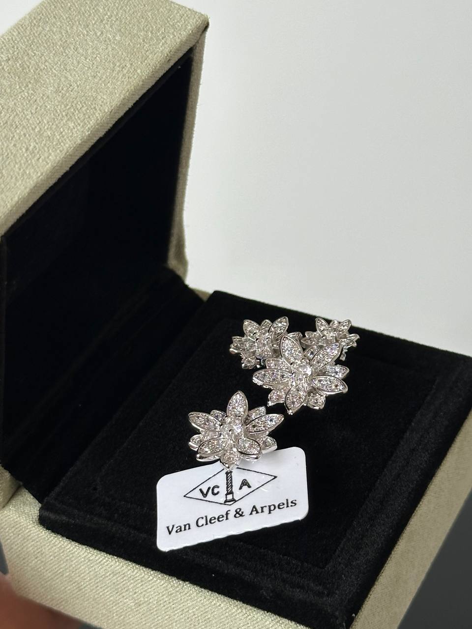 Van Cleef & Arpels Lotus Between the Finger Ring