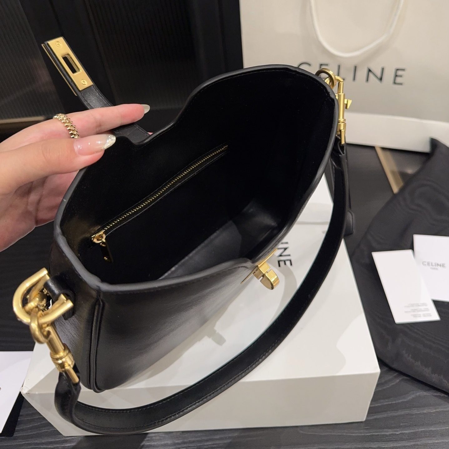 CAMILLE 16 SOFT BAG IN SMOOTHCALFSKIN