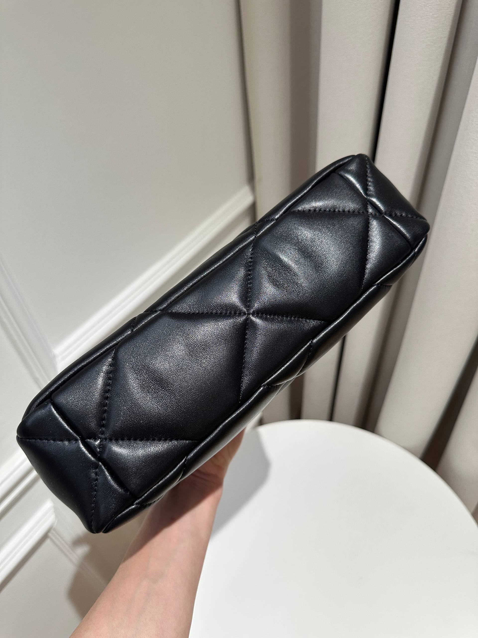 CHANEL 19 Handbag, Shiny Lambskin, Black