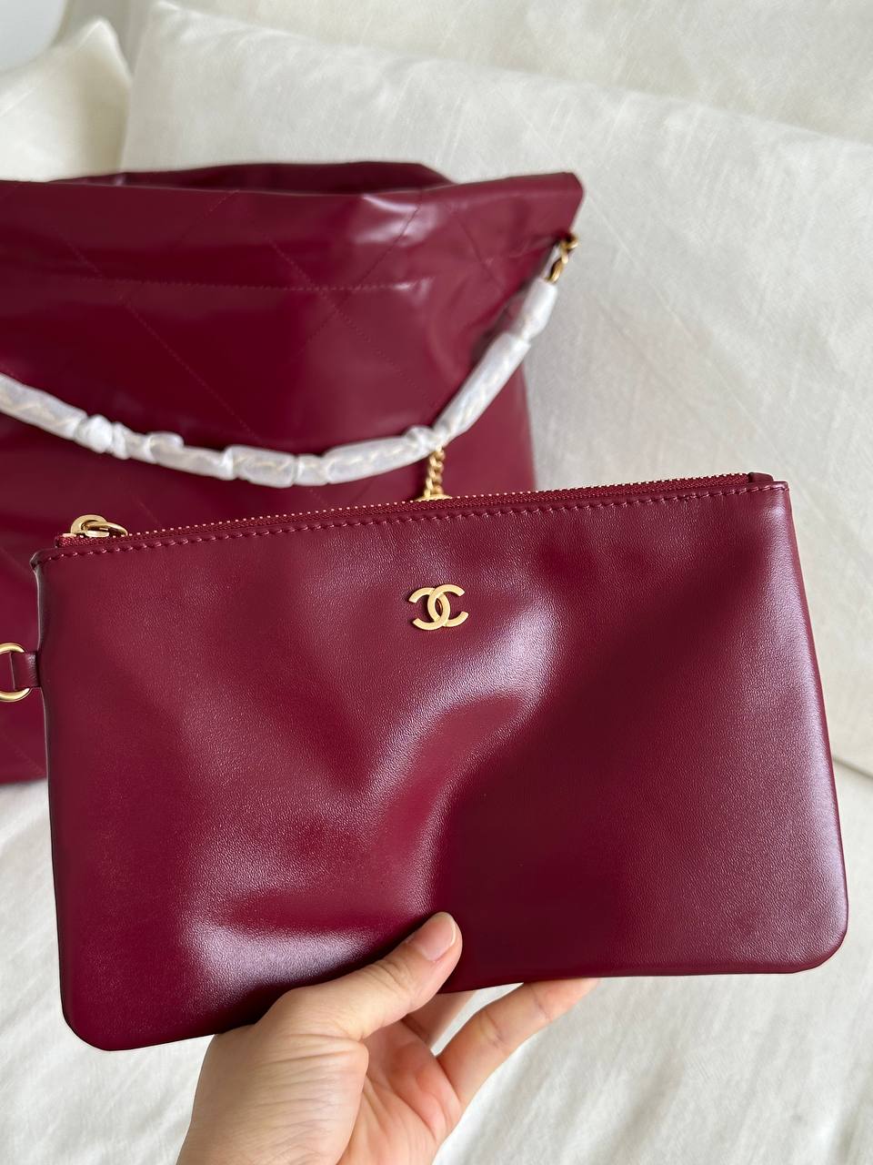 CHANEL 22 Quilted Shiny Calfskin Tote Bag in Burgundy