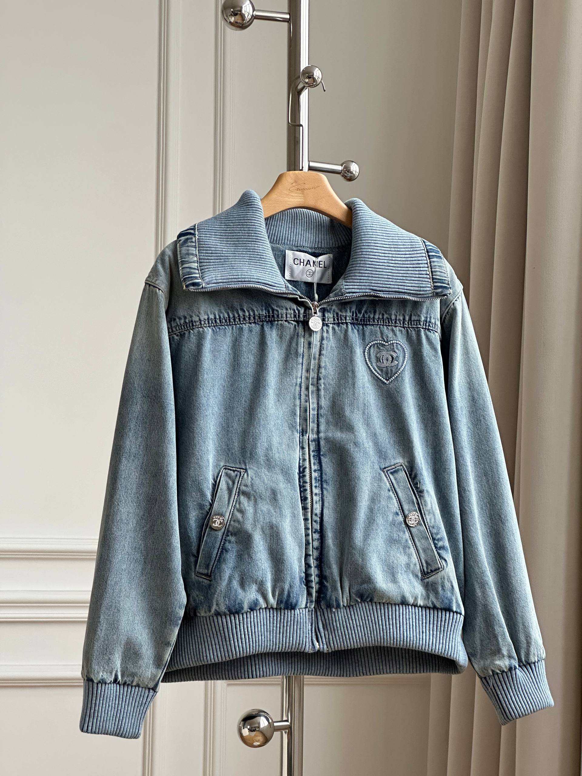 Chanel Heart CC Embroidery Rib Collar Washed Denim Jacket