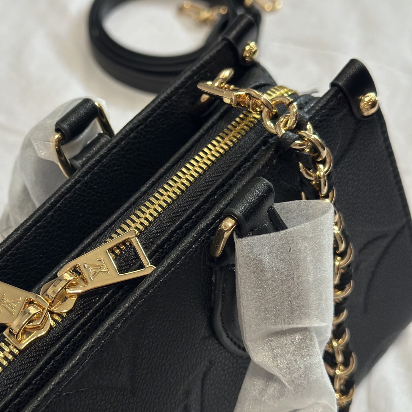 ONTHEGO EAST WEST BLACK MONOGRAM 25X14CM