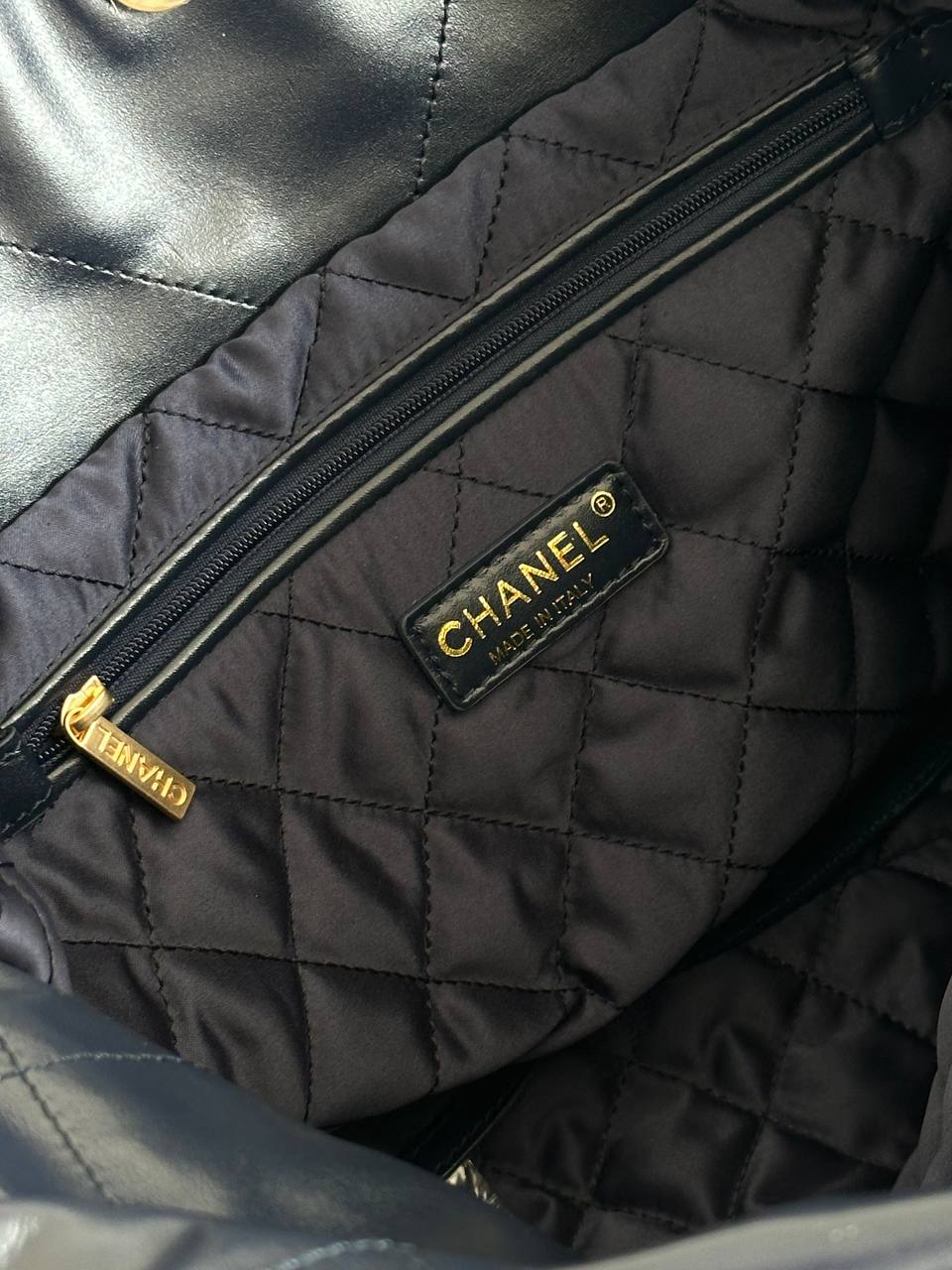 CHANEL 22 Quilted Shiny Calfskin Tote Bag in Navy Blue