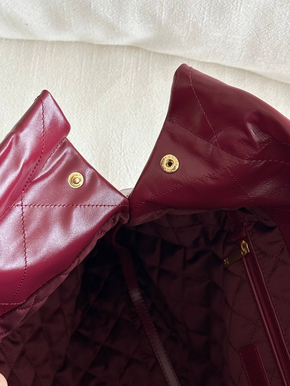 CHANEL 22 Quilted Shiny Calfskin Tote Bag in Burgundy