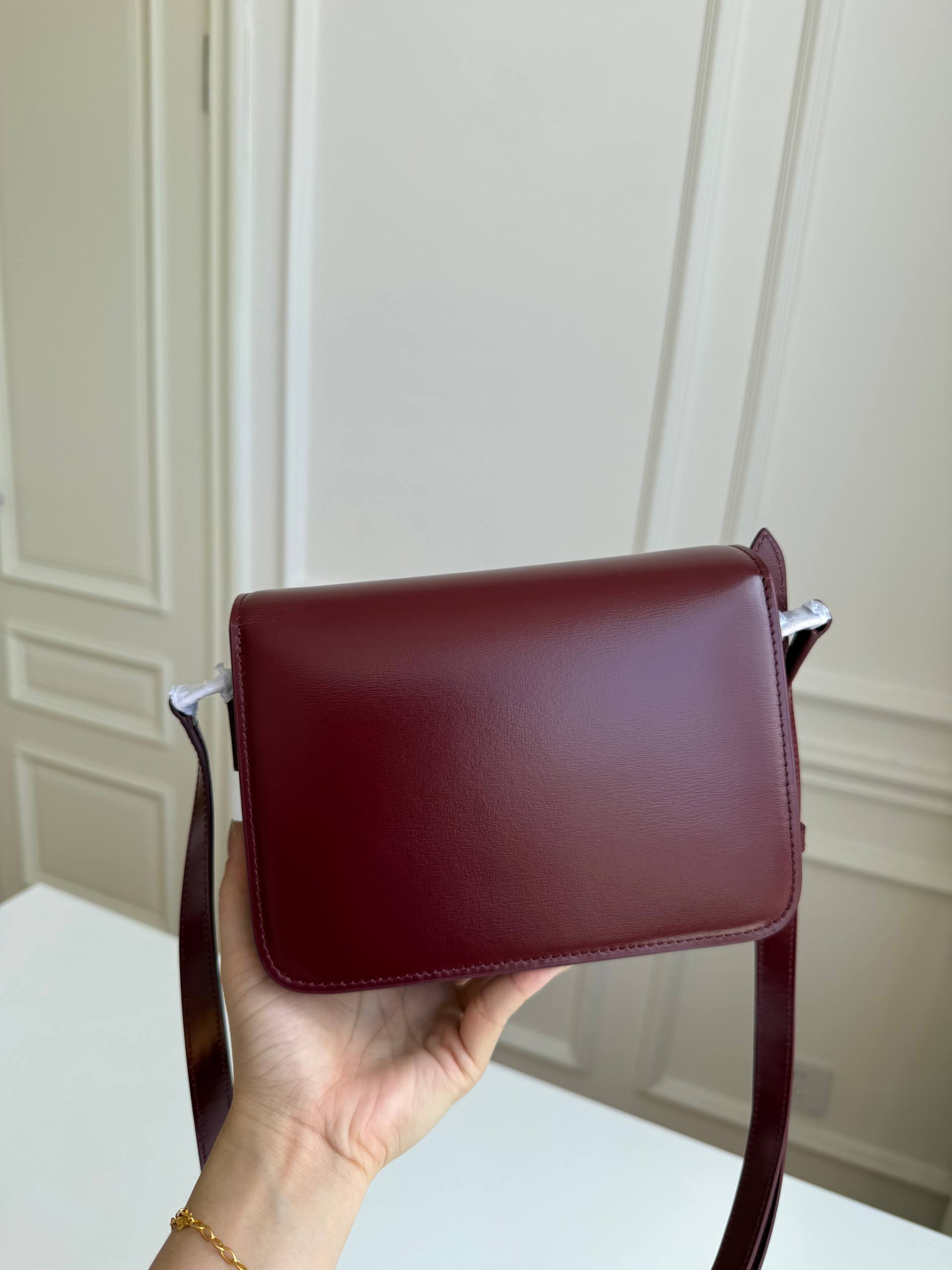CELINE CLASSIQUE TRIOMPHE BAG in Burgundy Shiny Calfskin with Gold Hardware
