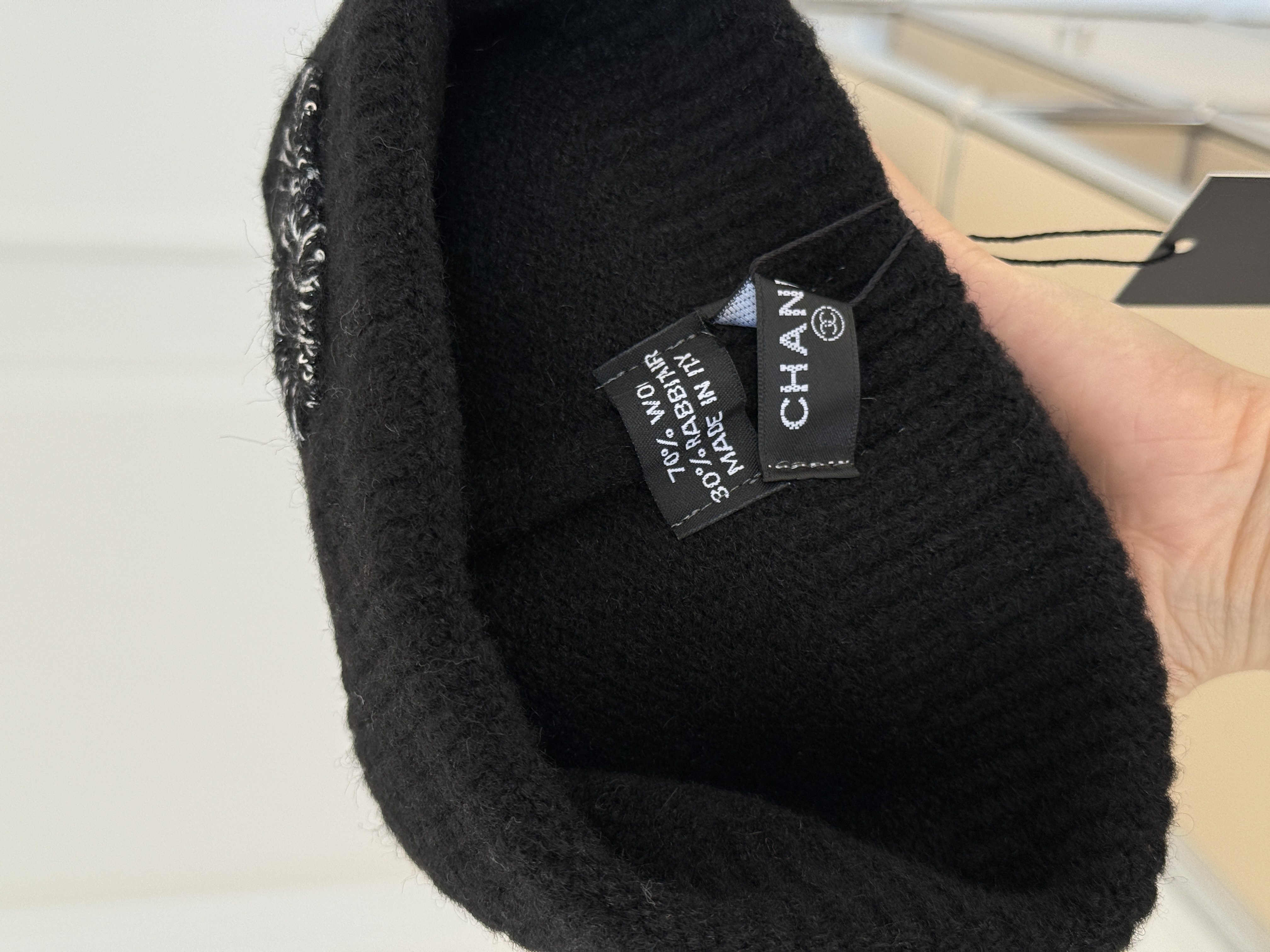 Chanel Black Cuffed Rib Cashmere Beanie With Crystal Interlocking CC Logo