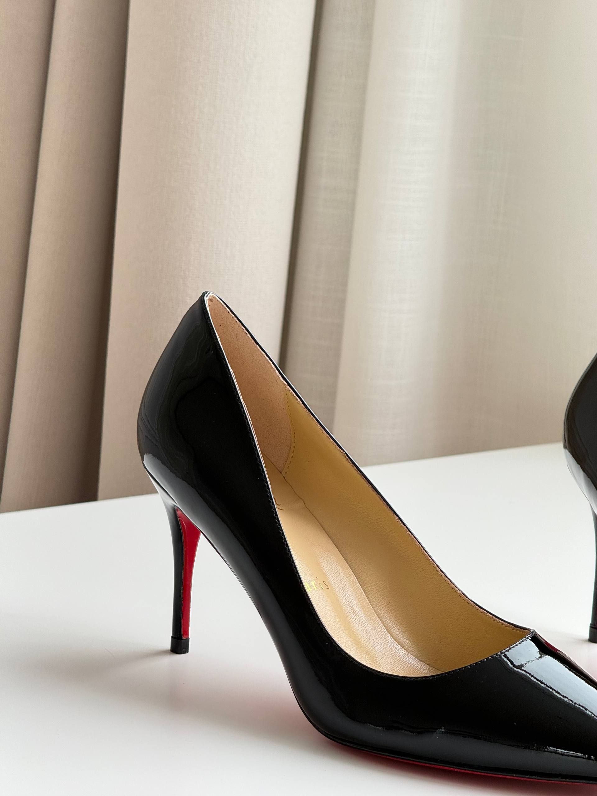 Classic Christian Louboutin Red Sole Patent Pointed Toe Stiletto Pumps