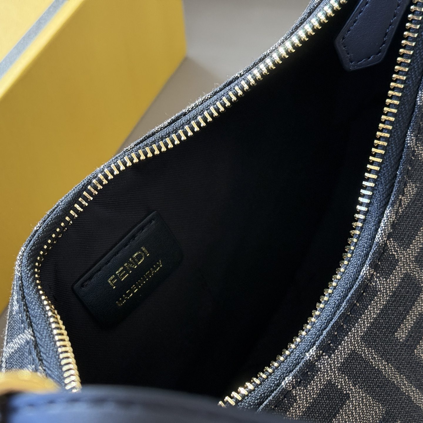 FENDI BAGUETTE BROWN 27CM