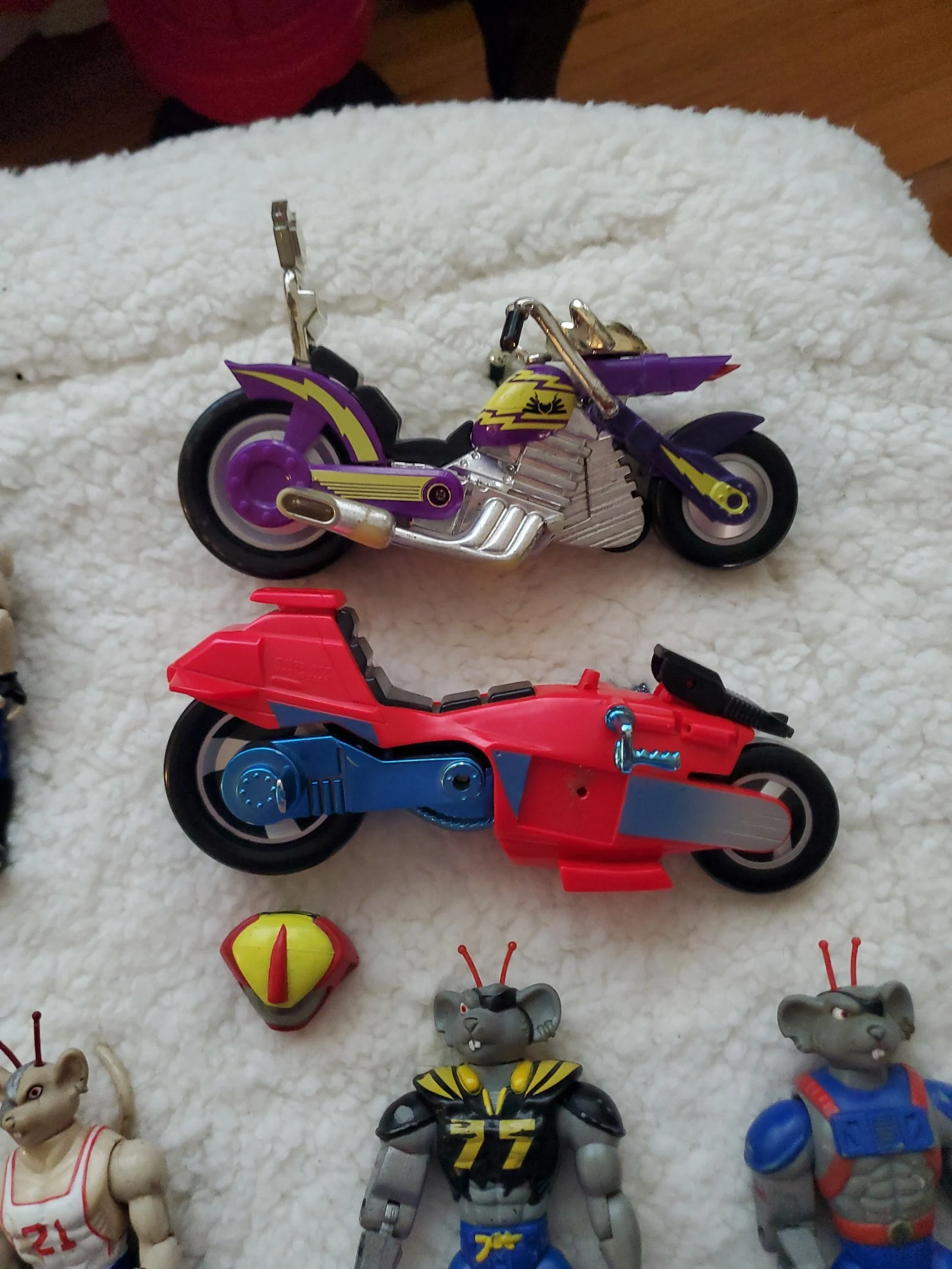 VINTAGE LOT OF BIKER MICE WITH SOME RARE R4ZC4