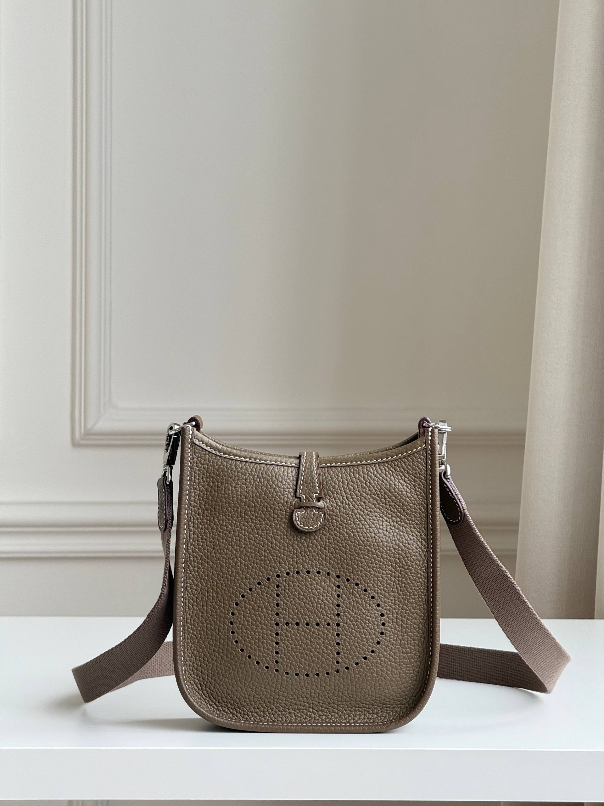 Hermès Evelyne Taurillon Clemence Crossbody Bag