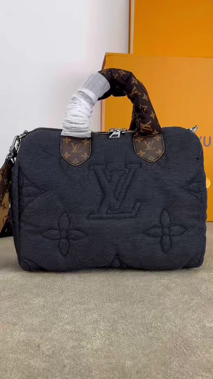 Lv Niuzi Bu Down Jacket