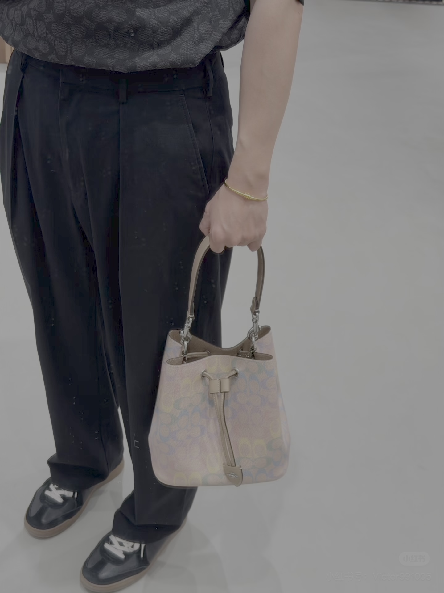 Women Handbag CEL14 CDY21 CBH06 CBH07 CDA92 CEA23 ROWAN BUCKET BAG IN PRETTY SIGNATURE CANVAS