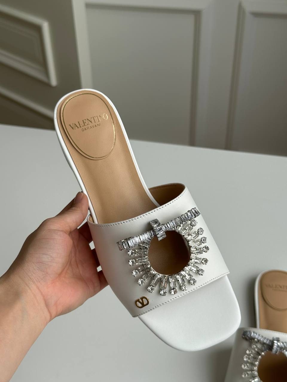 Valentino White Smooth Calfskin Crystal Sun Ring Bow Flat Slide Sandals