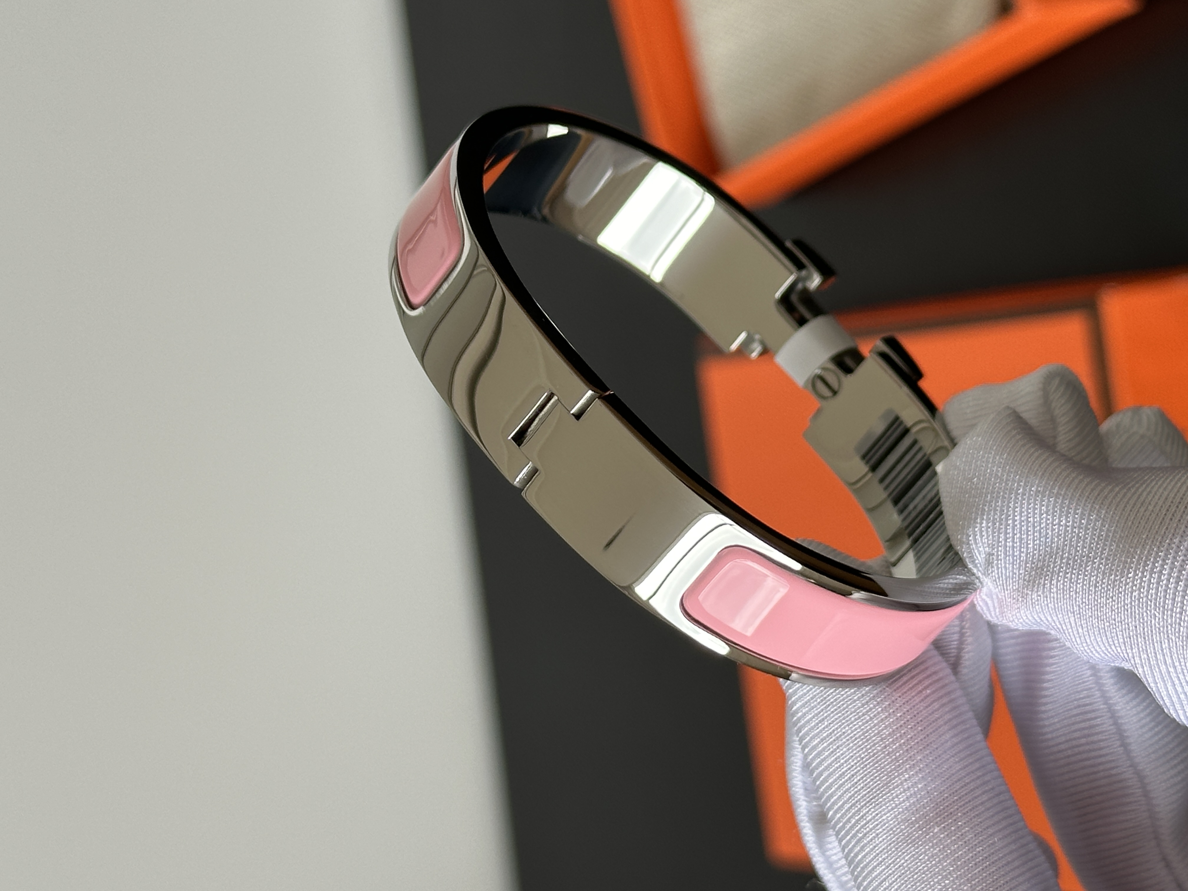 Hermès Light Pink Enamel Silver Narrow H Buckle Bangle Bracelet