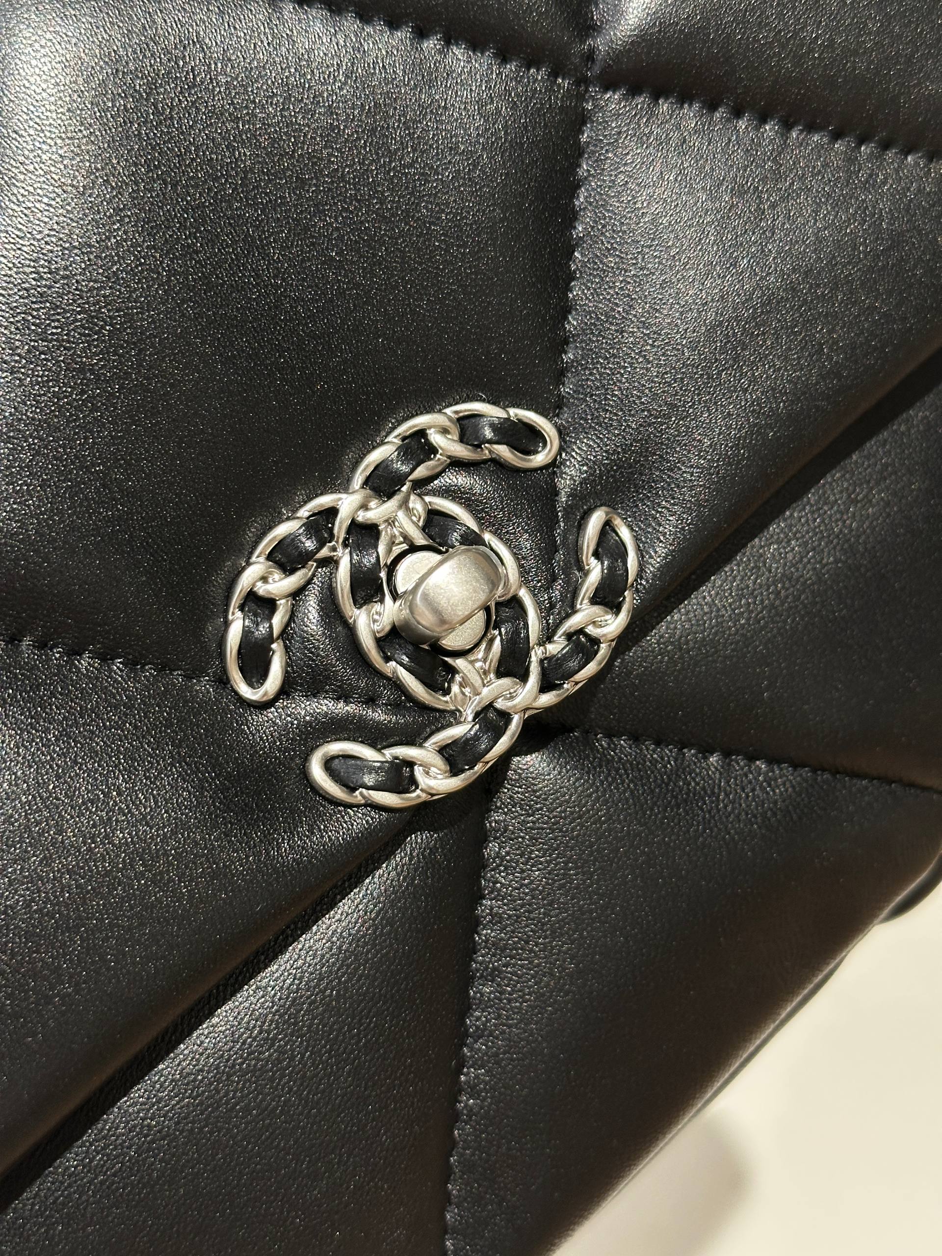 CHANEL 19 Handbag, Shiny Lambskin, Black